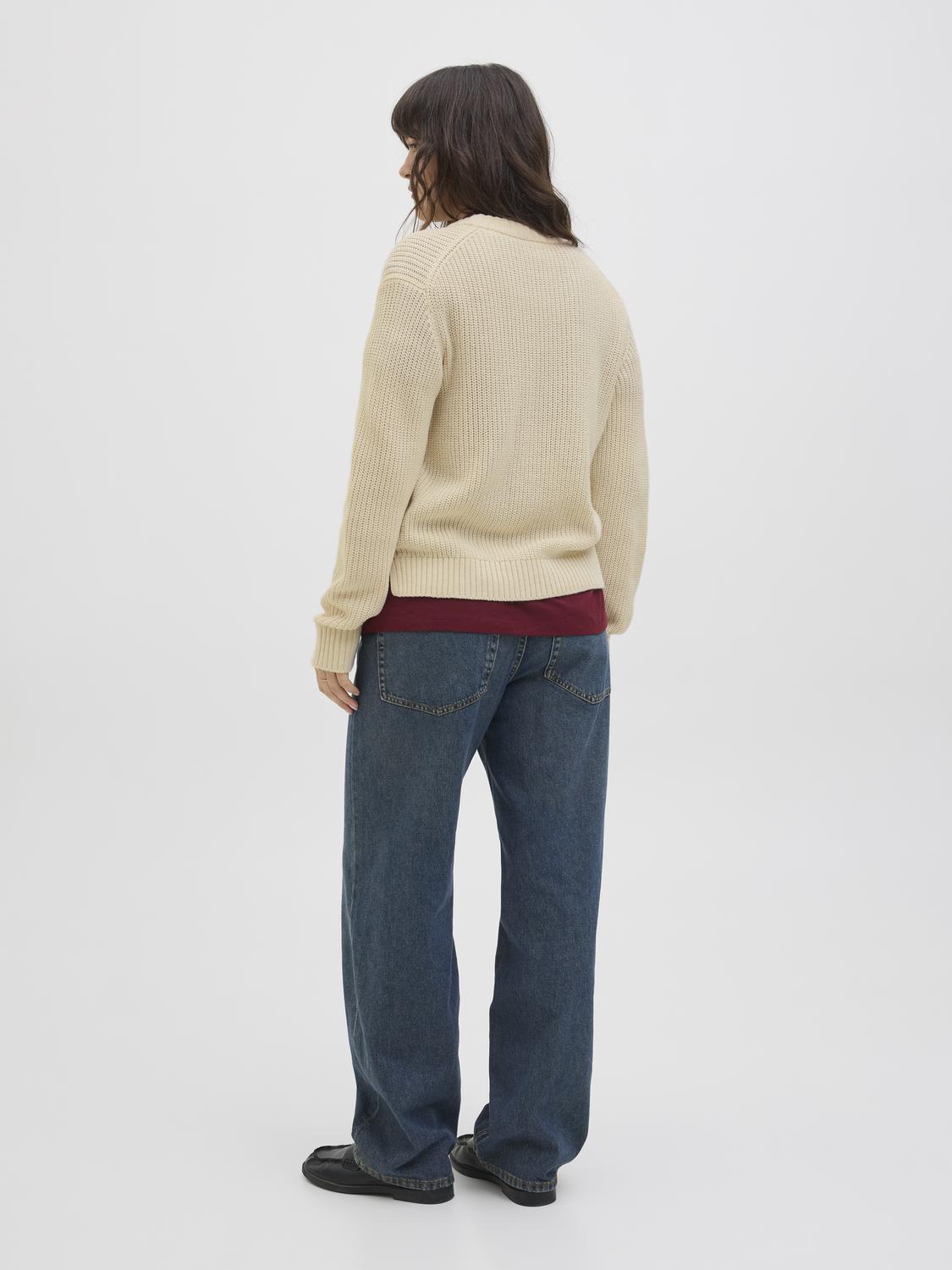 model_shot-back